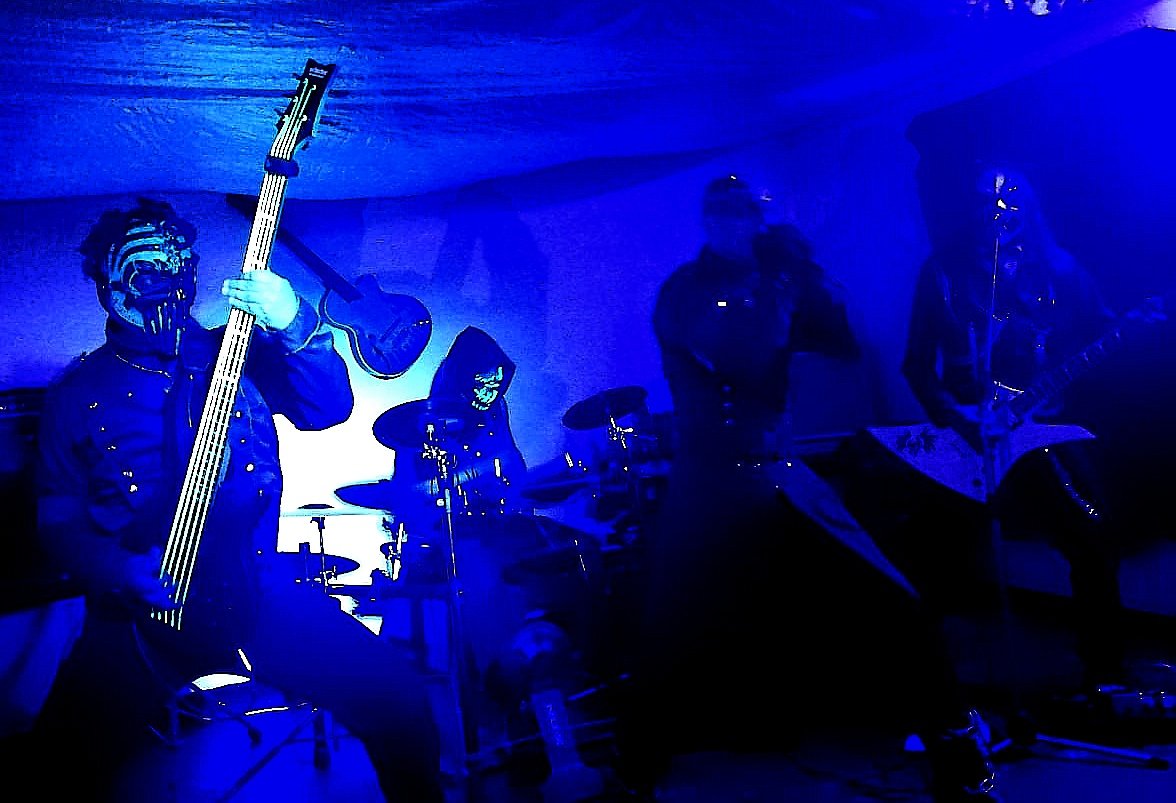 UFOLOGYBAND's tweet photo. Algo de lo vivido el día de ayer en la eliminatoria de la guerra de la Sabana en Facatativá... Un agradecimiento a Blacklist Producciones y a @jefferson Heredia por la invitación... Nos vemos en el festival... 👽 🖖🏿 🇨🇴 #ufologyband #metalmusic #metalbogotano #alienmetal https://t.co/mTBUWvkjfM