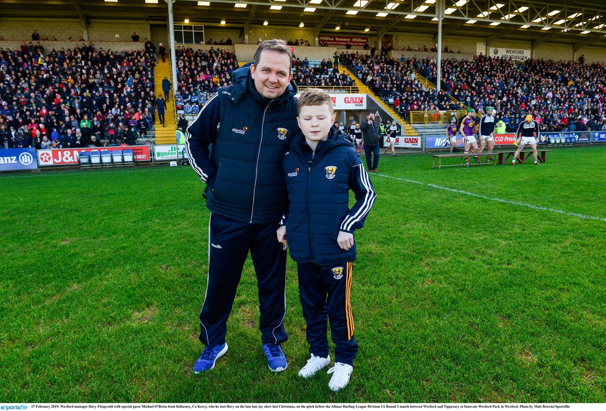 IndoSport's tweet photo. Heartwarming moment as Davy Fitzgerald fulfils Late Late Toy Show promise to 'inspirational' Michael O'Brien

#AllianzLeagues

https://t.co/Ytl6NhlEba https://t.co/kNh63zoys3