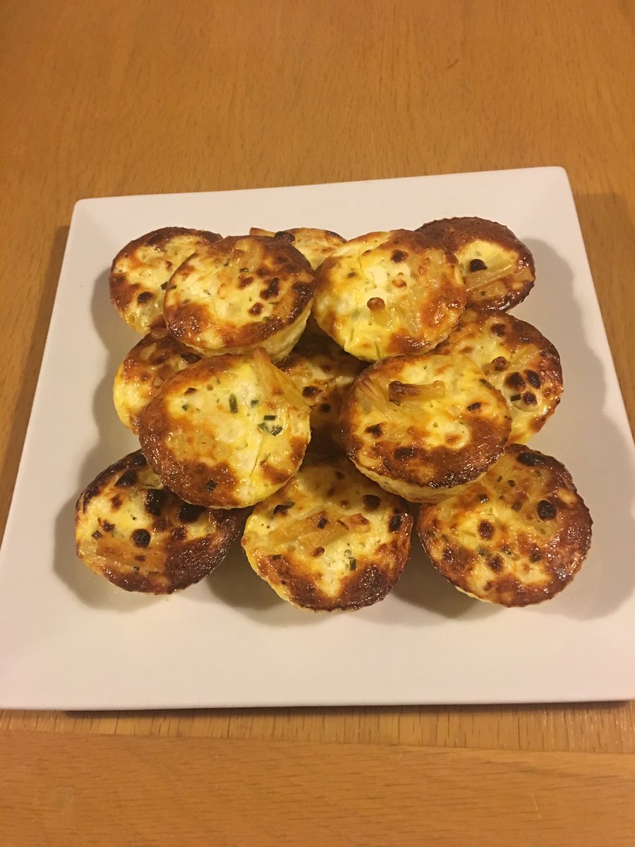 JackieFraser13's tweet photo. #freefoodonthego @SlimmingWorld love these to keep you me track and #FoodOptimising #freefoodgold #whenhungerstrikes snack on these beauties. Getting organised for a #busy week! #batchcooking https://t.co/dHzIrDcom0