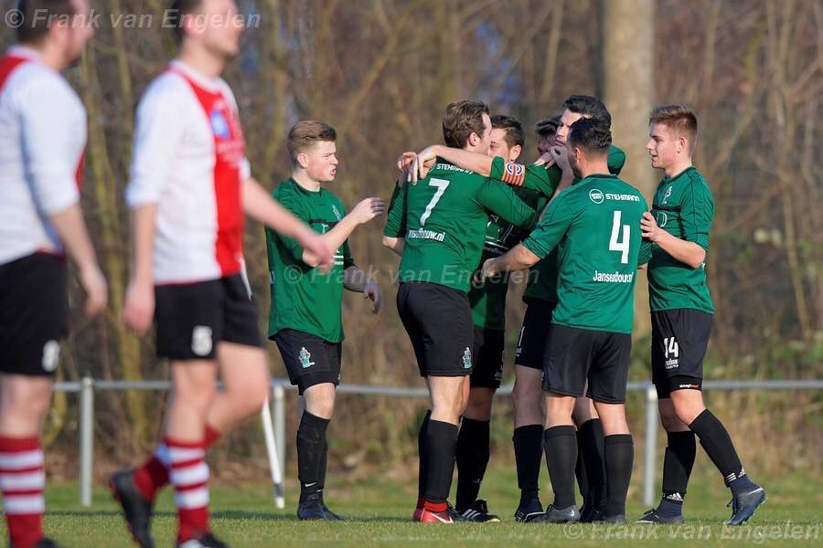 Hedel wint met 3-4 (ruststand 3-1) op bezoek bij GVV in Geldermalsen. Meer foto’s zie frankvanengelen.nl/foto/voetbal/2…