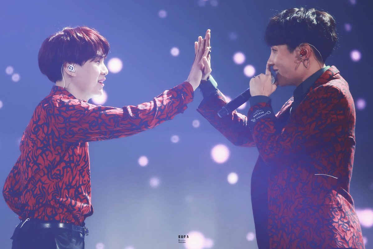 BangTucShield's tweet photo. ☀️Gracias por ser tan cuida, hermano, amigo y compañero.
¡FELIZ CUMPLEAÑOS!
💚💐
#OurPieceofPeace
#제이홉_널_만난건_행운이자_행복
#존재만으로_힘이되는_제이홉
#HappyJhopeDay
#MY_HOPE_JHOPE
#SunshineHobiDay
#NuestraEsperanzaJHope
#ThanksSunshine
@BTS_twt https://t.co/WekkcpLQ81