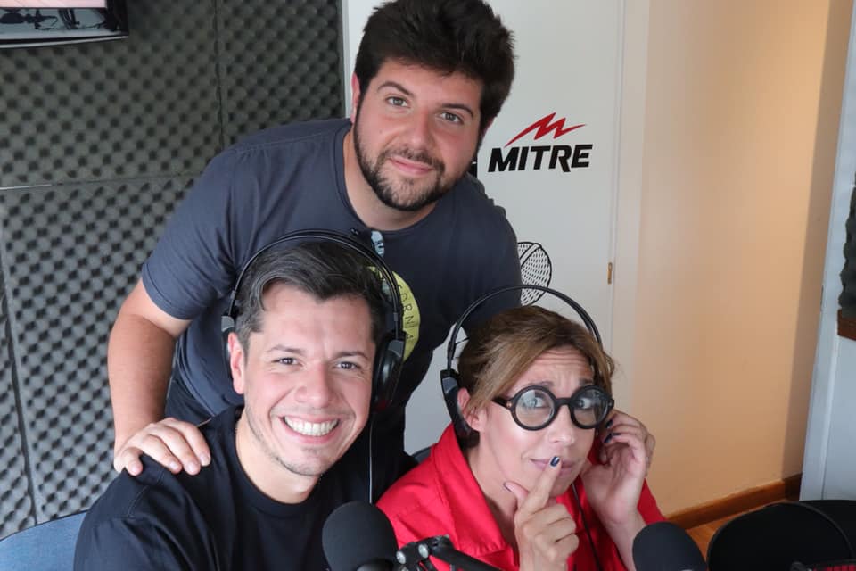 hectorlocutor's tweet photo. 💥(AHORA EN VIVO)
#ElShowDelVerano por @radiomitre
💣 Escuchanos: https://t.co/IvY9E1tXmL
Con @magiorgi10 @juliporta @JuanEtchegoyen #MauriCano
Usamos #LaTardeDeMitre
📞 (011) 5168-0790
🤸‍♂️👏 https://t.co/mQ6NSGIQJb