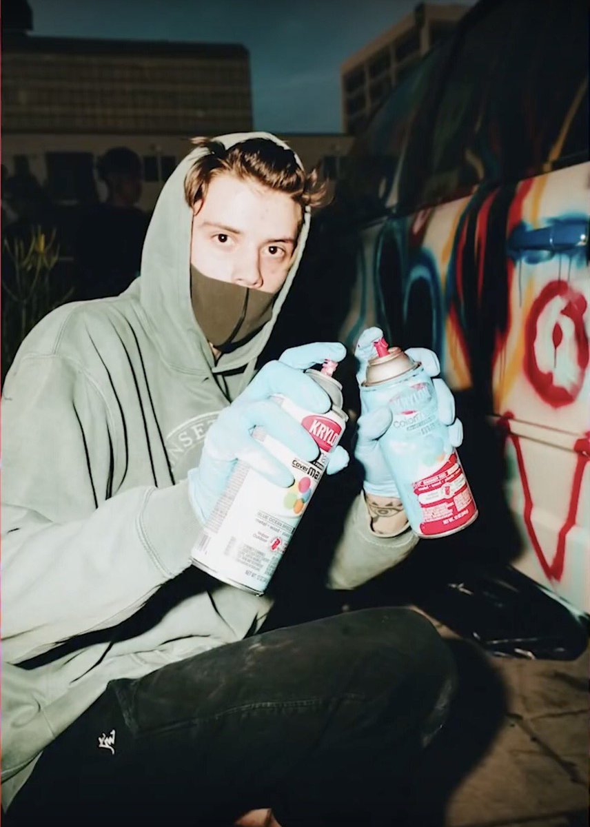 brandonsbignip's tweet photo. This is the only one of Austin from the video 😪 https://t.co/lVOvwdxUlY