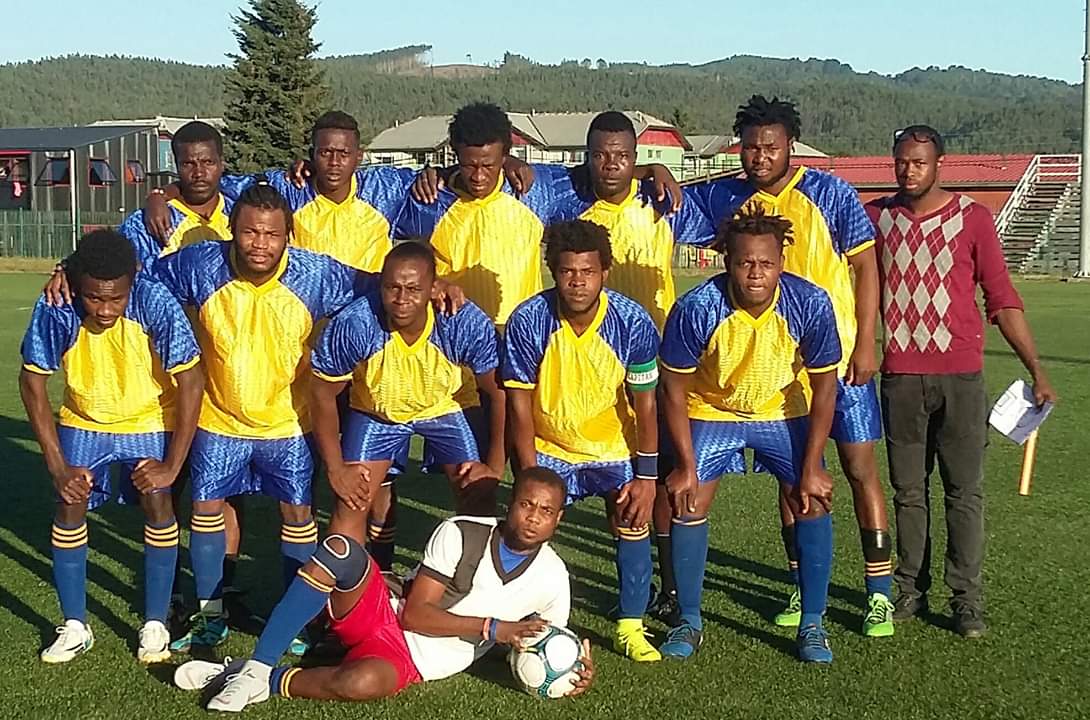 CDESuperior's tweet photo. Felicitamos a los muchachos de Haití Soccer, campeones del torneo Ángeles Lilas en categoría honor. Quienes en la final dieron cuenta de su símil de Laurel Corvi.
#AdoramosLaInclusión #Haití #FelicitacionesCampeones #ValdiviaCL https://t.co/9Lp8qKHVJK