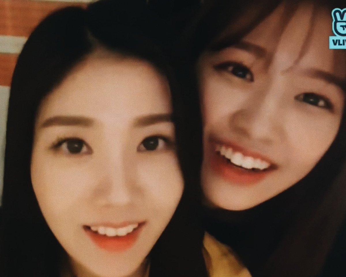 2kimspace's tweet photo. 🐰🐇

#아이즈원 #유진 #은비 
#yujin #eunbi #eunjin #yunbi https://t.co/mGOFOZk0nu