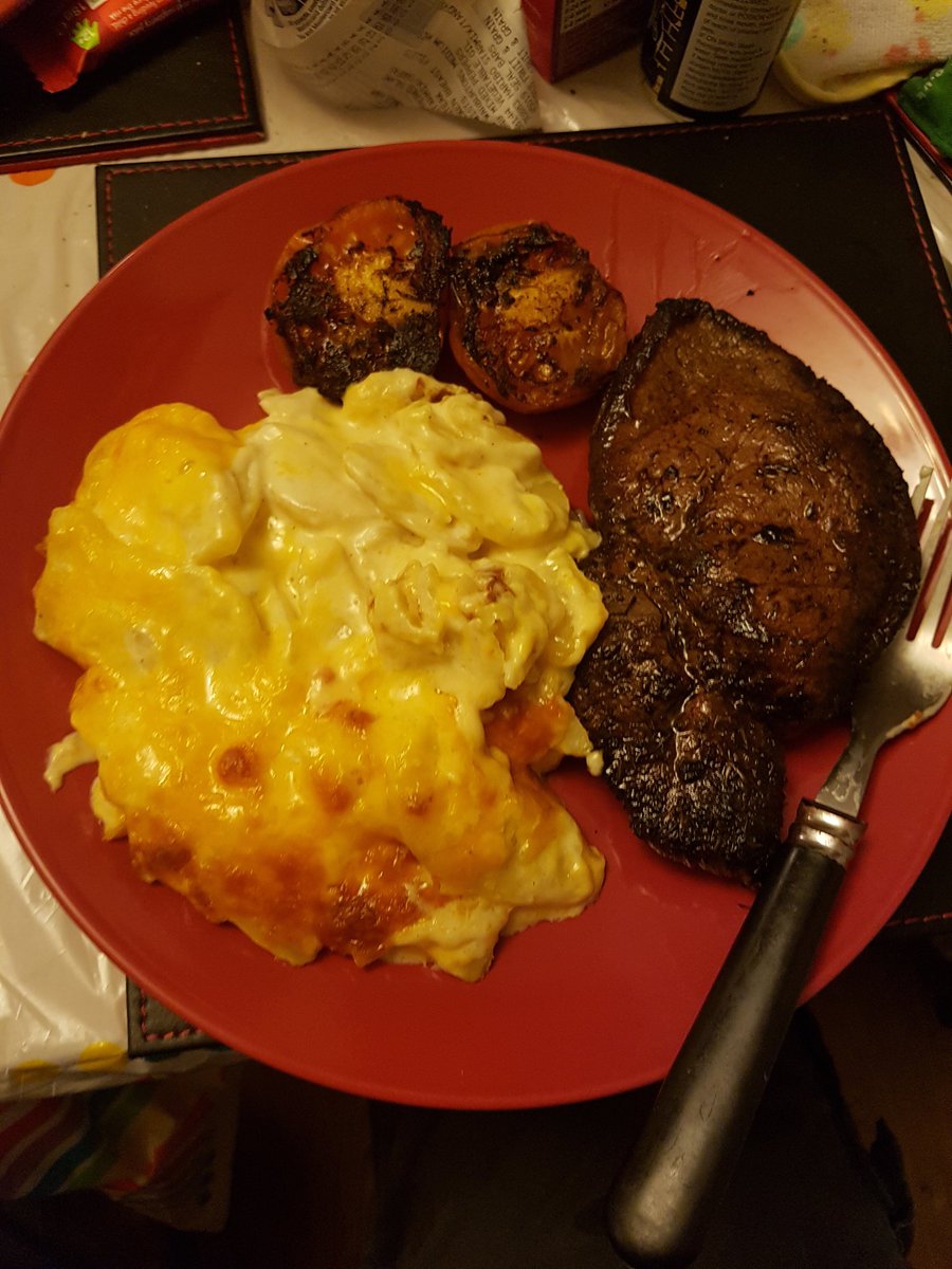 AdamTatsyrup's tweet photo. @GordonRamsay this evening I made steak with potato gratin and a fried tomato what you think? https://t.co/9a02PKhCKM