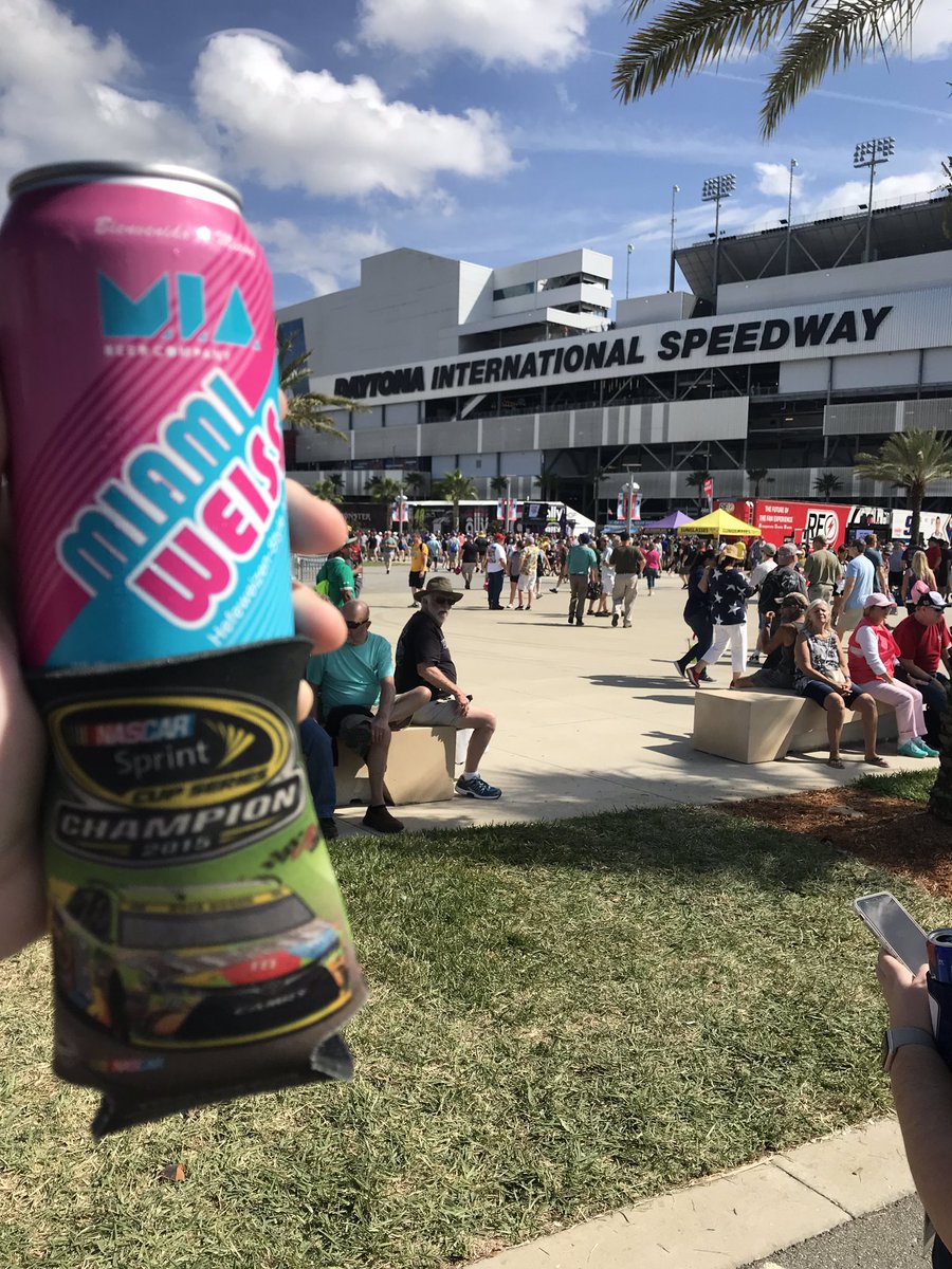 smithwk62's tweet photo. @NASCAR @MartySmithESPN First time at the #DAYTONA500! Let’s go Rowdy! #whatcansyallgot https://t.co/37zQ0ZaUrw