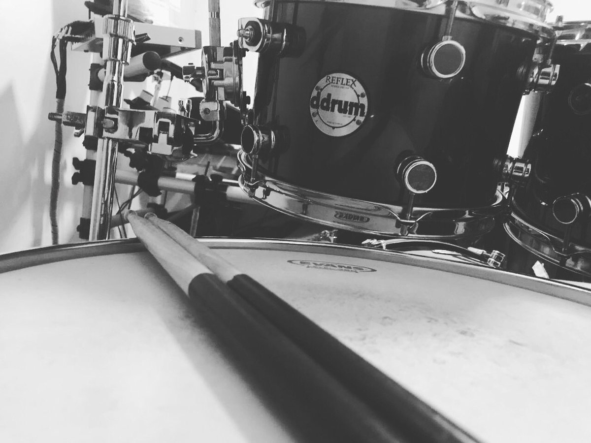 TBeagirls's tweet photo. Para lograr el éxito es muy importante el compromiso, por eso, el estudio en casa es vital. Estamos comprometidas con este proyecto que nos propone un reto cada día y donde podemos explorar la pasión por la música desde un punto de vista emocional por el legado de #TheBeatles https://t.co/BZubzPpbiS