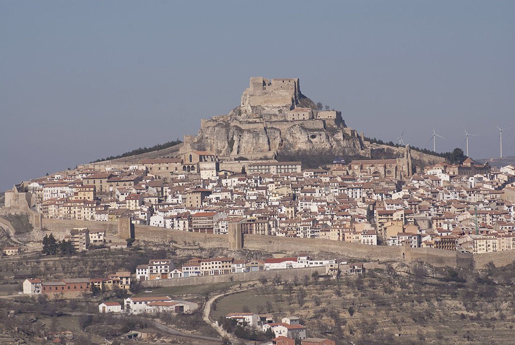 iberHistoria's tweet photo. Castillo de Morella. Construido a partir del siglo X por el Califato Omeya de Córdoba sobre restos íberos, romanos y visigodos. Más tarde fue reformado por los cristianos. Está en una cerro habitado desde al menos el milenio III a.C. Morella, Castellón. 40°37'12.1"N 0°06'06.8"W https://t.co/IjdNJmrB0g