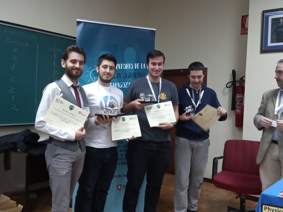 Ibercivis's tweet photo. Premio para el problema 2 #physicaton @Ciencias_Unizar ¡Bravos! https://t.co/z8dcuMauvr