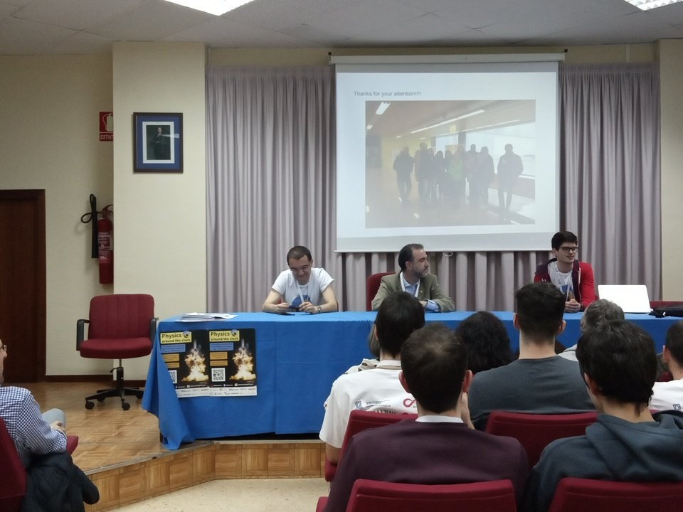 Ibercivis's tweet photo. Jorge, estudiante organizador, da las gracias a todos los participantes y a @Ciencias_Unizar @RSEF_ESP #physicaton #Zaragoza ¡Esto va a más! https://t.co/ownTCaemdQ
