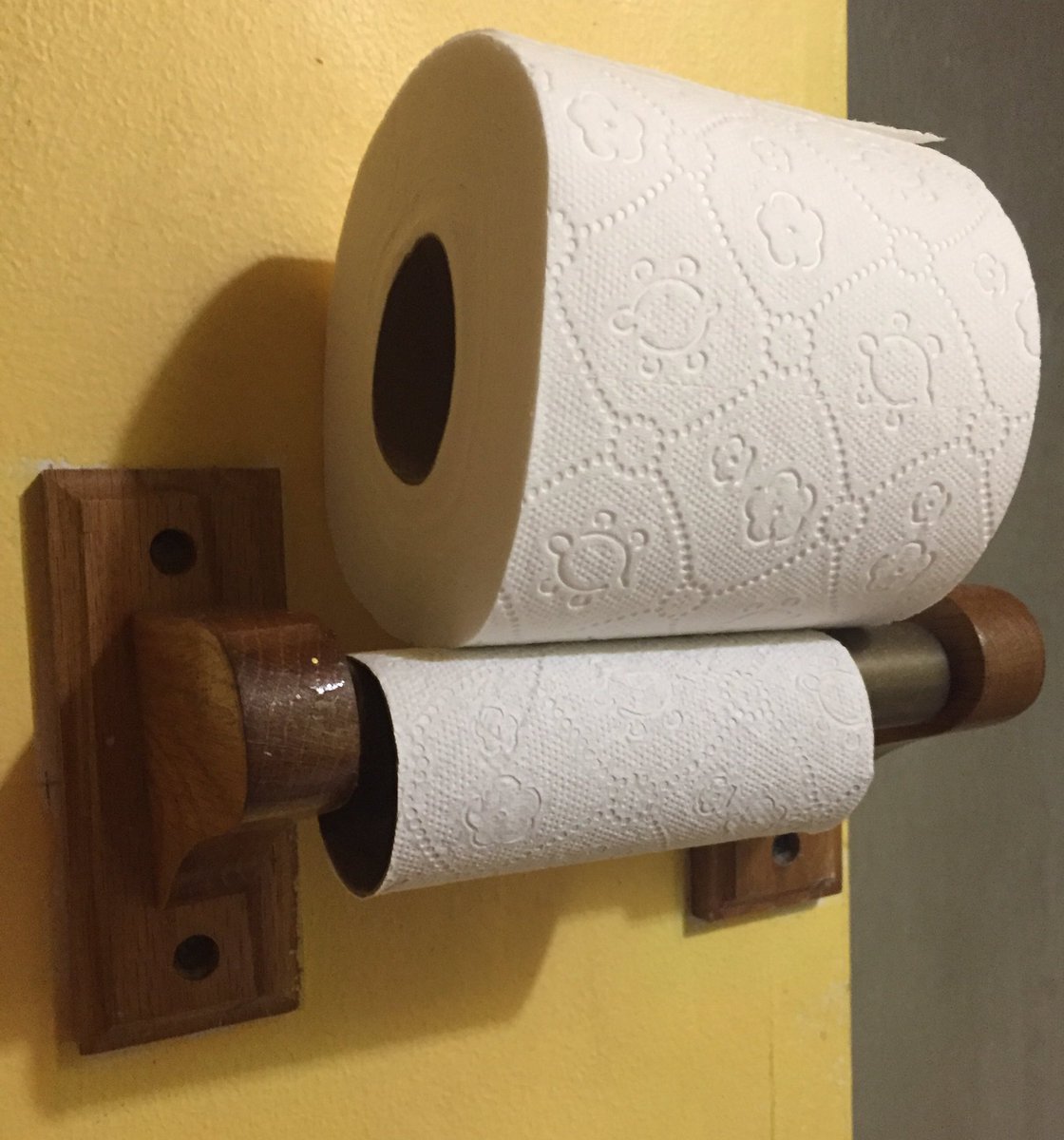 mamabumbleberry's tweet photo. Leaving photographic evidence here for the inevitable court case after I have gone on a psychotic rampage...
#changetheroll
#tp
#bathroomfun
#etiquette
#frustrating
#momlife
#parenthood
#imomsohard https://t.co/DiinZPOxHk