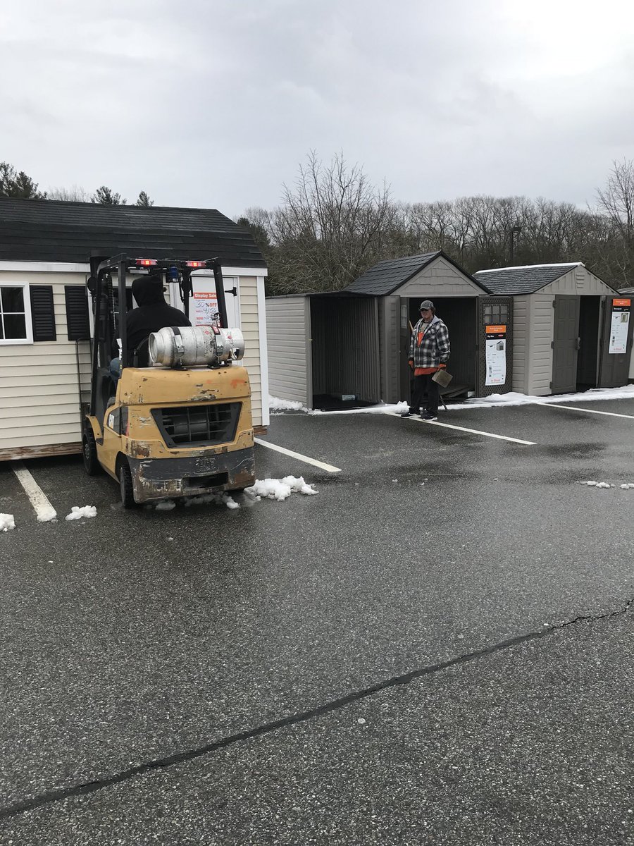 tsfaes's tweet photo. Home Depot Oxford....excellent team effort 👍 moving last display model. New Tuff Shed line up to arrive next Tuesday. Thank you for your collaboration. @Joepratt35 @Ma2624Oxford @AbdullahJallad3 @CarriveauDavid https://t.co/G7BUbxA1IB