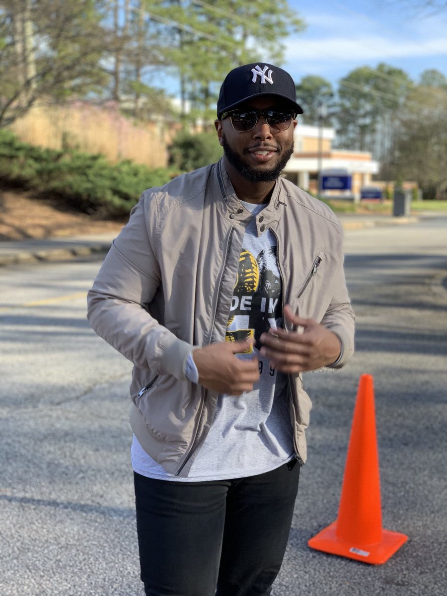StraightProblem's tweet photo. 😎😂 “I think that I’m Tom Cruise” (Bobby Shmurda voice)
#CSUHOMECOMING2019 #ChrisHandsome #DreamTEam #ItsJustGotALittleColderBaby #ICE https://t.co/CcHexGgl3X