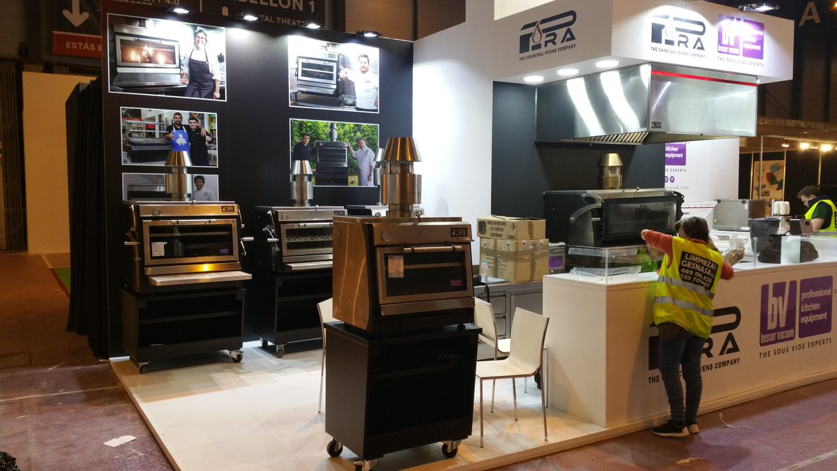 Grill_PiraOvens's tweet photo. Últimos retoques! Mañana todo el #PiraFlavour #grilling empieza en #HIP2019 @expohip con nuestros #showcookings nonstop Los #HornosBrasa #CharcoalOvens #Pira #PiraOvens en Pabellón 5 Stand B208. Para los mejores #Chefs #restaurants #AreYouIn? #food #cookingoncoal #Madrid #BePira https://t.co/e18GefHGhm
