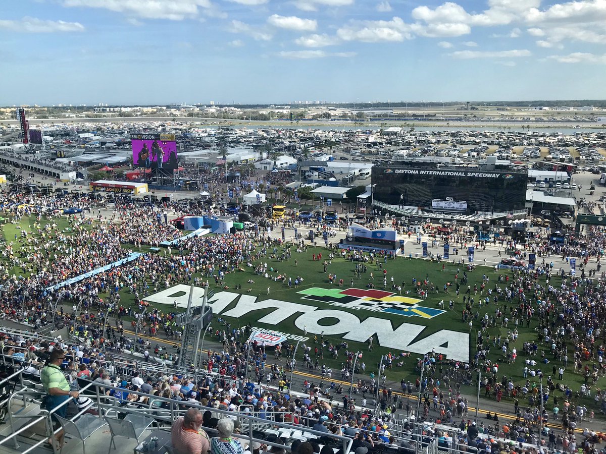 Phoenix Raceway tweet media