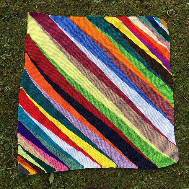 InsomniaKnits's tweet photo. A little damp out, but itโs sunny enough that I rushed outside to snap a photo of my newly-finished #welcomeblanket. I am beyond thrilled with how this one came out. โค๏ธ {pattern: #welcomerelief by loopholestacie} https://t.co/rJQiqXJfPj #insomniaknitting https://t.co/dTDlZsV6MV