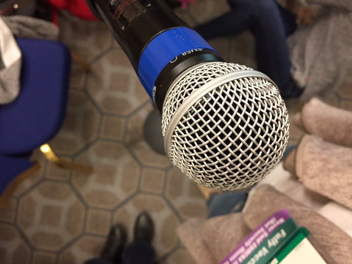 nalinip's tweet photo. Crash course in 📸 at this afternoon's #scicomm #AAASmtg session. Hard to get the rule of thirds right when holding the phone above your head #short https://t.co/Kw1iOIh3Mz