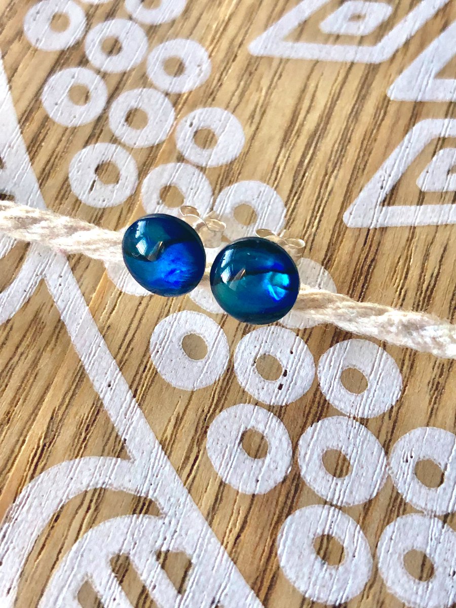 Calling all mermaids this evening! 
These abalone studs look just like waves 🌊 
etsy.me/2X5L5qJ
#crafthour #womaninbizhour #MermaidGifts #handmadejewelry #craftbizparty #UKCraftersHour #HandmadeHour