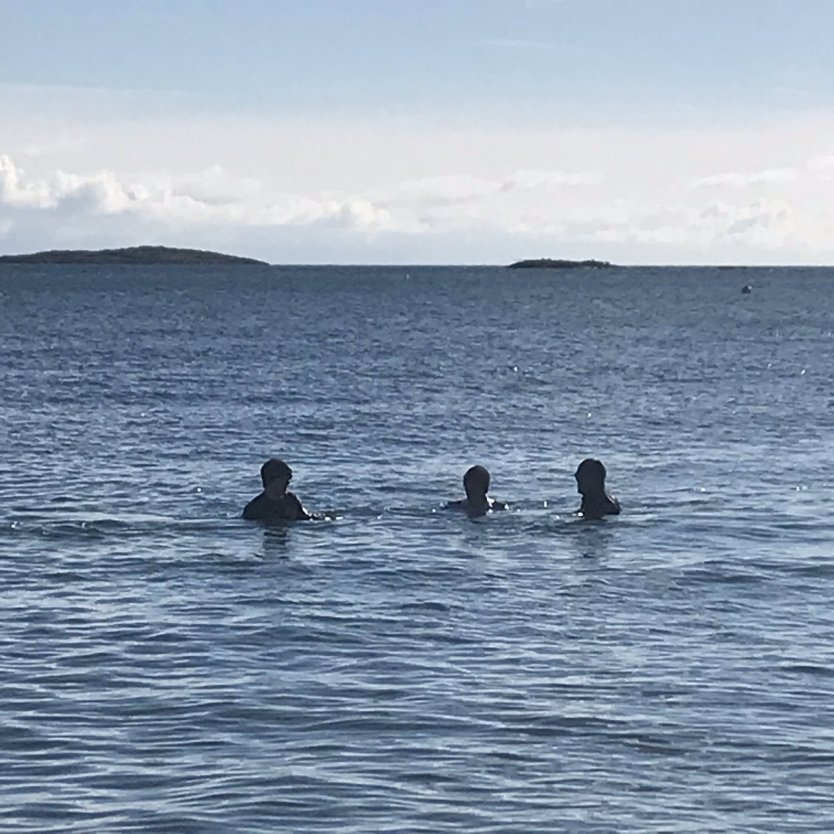 yourMagazineYYJ's tweet photo. @OakBayFireDept They sure can!! So proud of @OakBayFireDept @oakbayfire for lasting 15 min AND A HUGE shout out to @OakBayPolice @deranged162 @obpd79 for all the hard work making this work! #Polarplunge4SpecialOlympics https://t.co/p4Pnl6LLoY