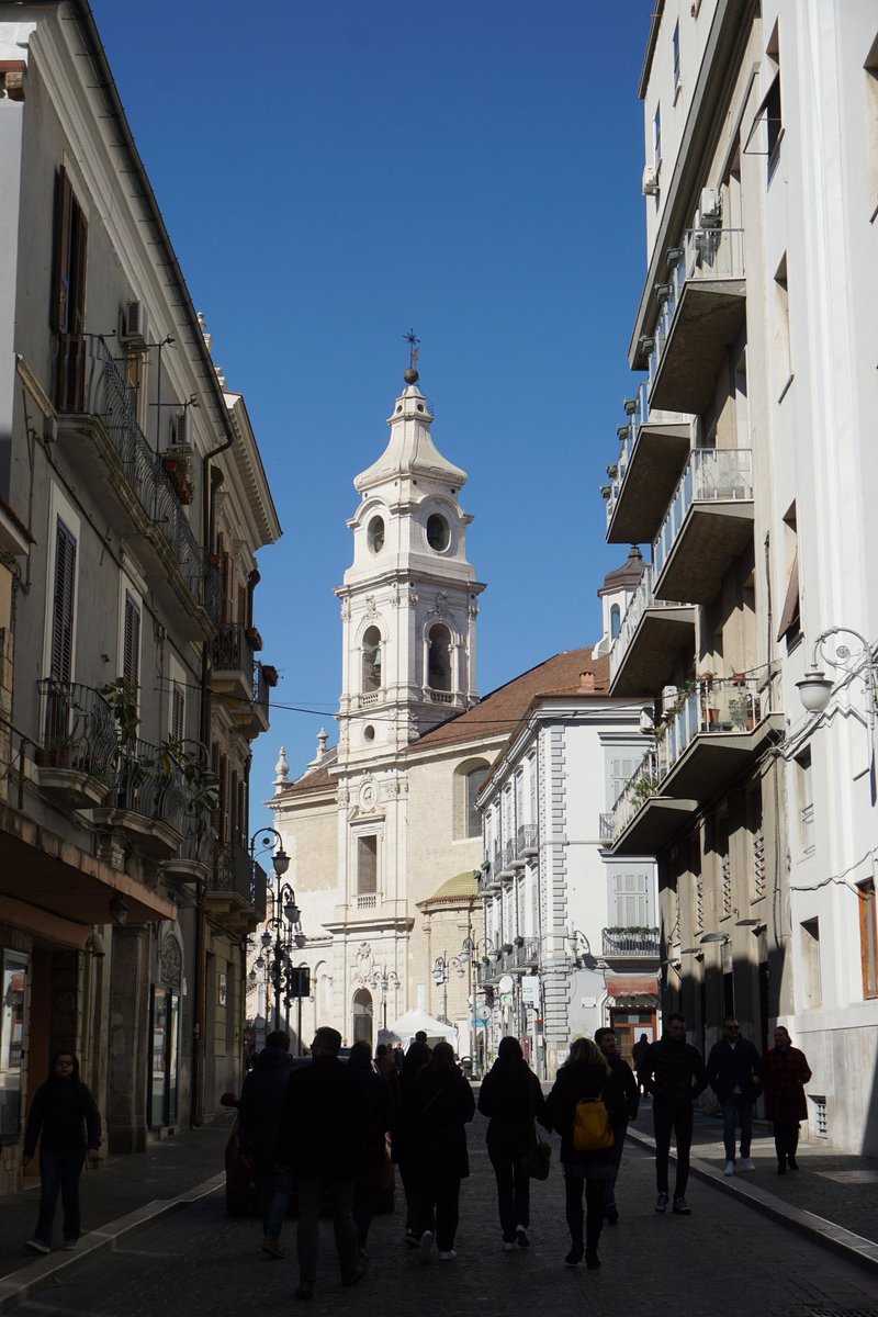 untrolleyperdue's tweet photo. Metti una domenica a #Foggia: passeggiata in centro e poi sosta da Bolla, per un pranzo a base di troccoli con sugo a lenta cottura, cicoria e braciole con pecorino, aglio, pinoli e uvetta. What else? Il vino di #Troia! 🍷😋 https://t.co/ehtlVytjYR