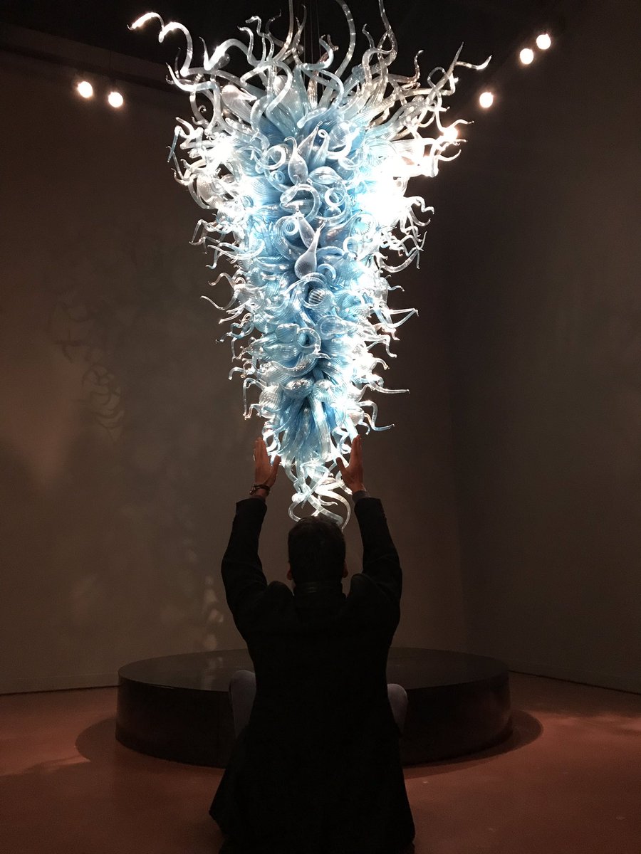 Lifecoach1981's tweet photo. quick update: back from seattle after a snowy and impressive week there. i am not giving up hope for @PlayArtifact‘s future 😊 
other than that i got a bit hooked on dota auto chess and on chihuly‘s skill with forming glass 🥇 https://t.co/Gw0gJKMhvb