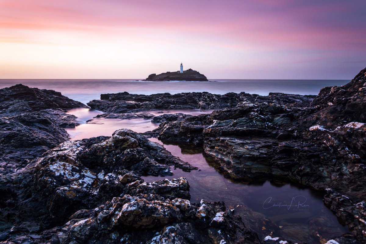 Beautiful sunset colours lighting up Godrevy Lighthouse this evening. 

@ILoveCornwallUK | @CornwallLifeMag | @CanonUKandIE | @LEEFilters #cornwall #godrevylighthouse #landscapephotography