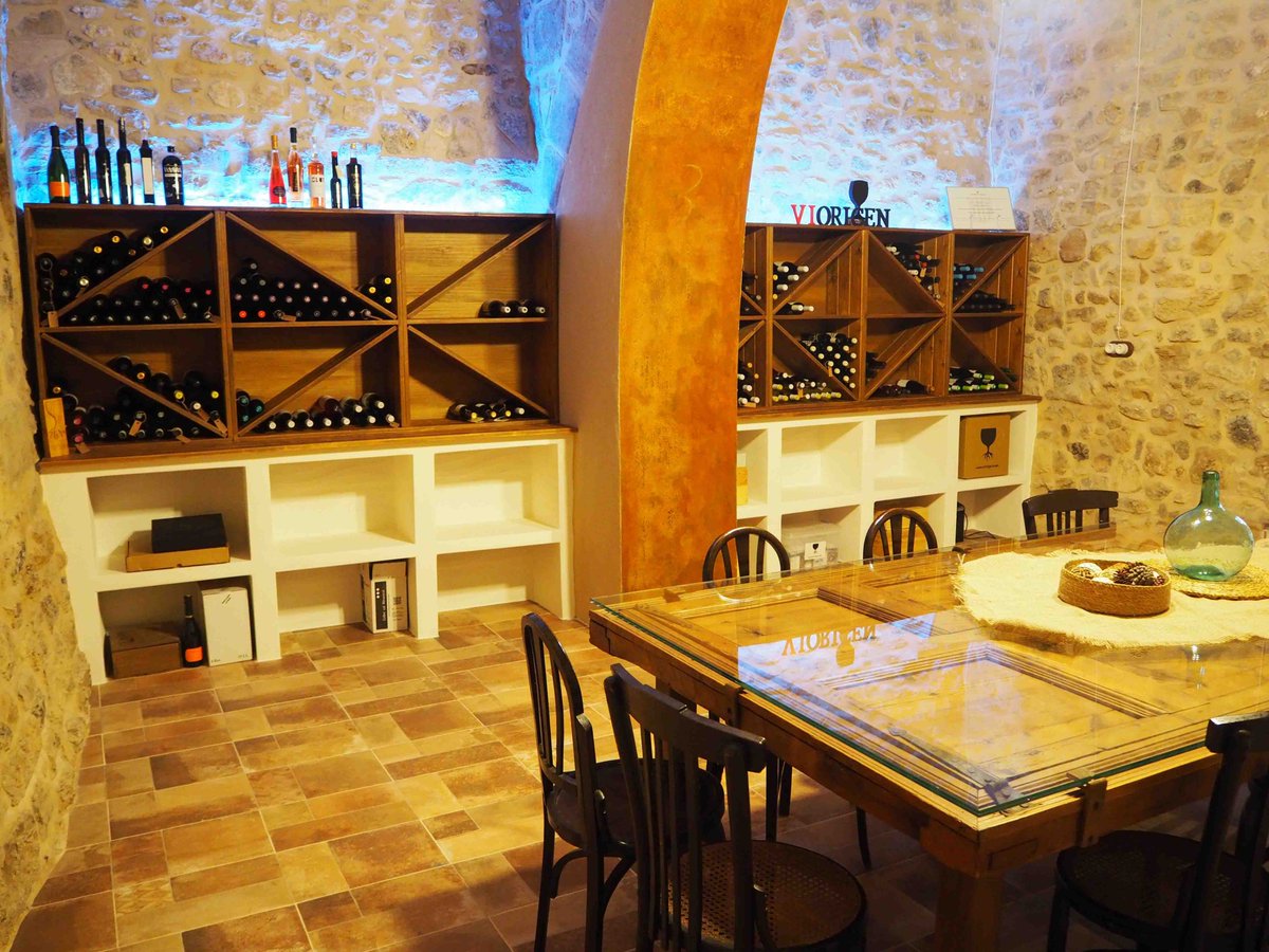ViOrigen's tweet photo. Vine a la #TerraAlta a conèixer els seus amb un tast de vins comentat a la nostra sala, segur que t'encanta i passes un dia diferent! Més informació a: https://t.co/4ZvyN4NH7k #ViOrigen #enoturisme https://t.co/dpIszcH7p5