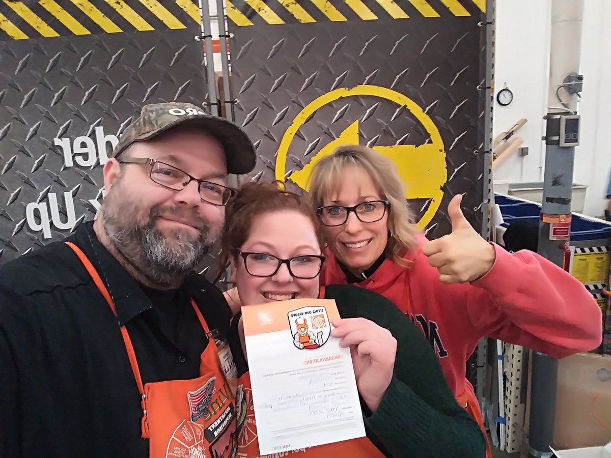 litkod's tweet photo. Interconnected Associate of the month! Great job! Thank you! @ZoeAnneOrmsby. #Drivingcustomerservice #problem solving #efficiency @DeatonKrissy @ChrisB_d198 @JasonBallDM198 @BlankenshipSB https://t.co/wI8mWdoENB