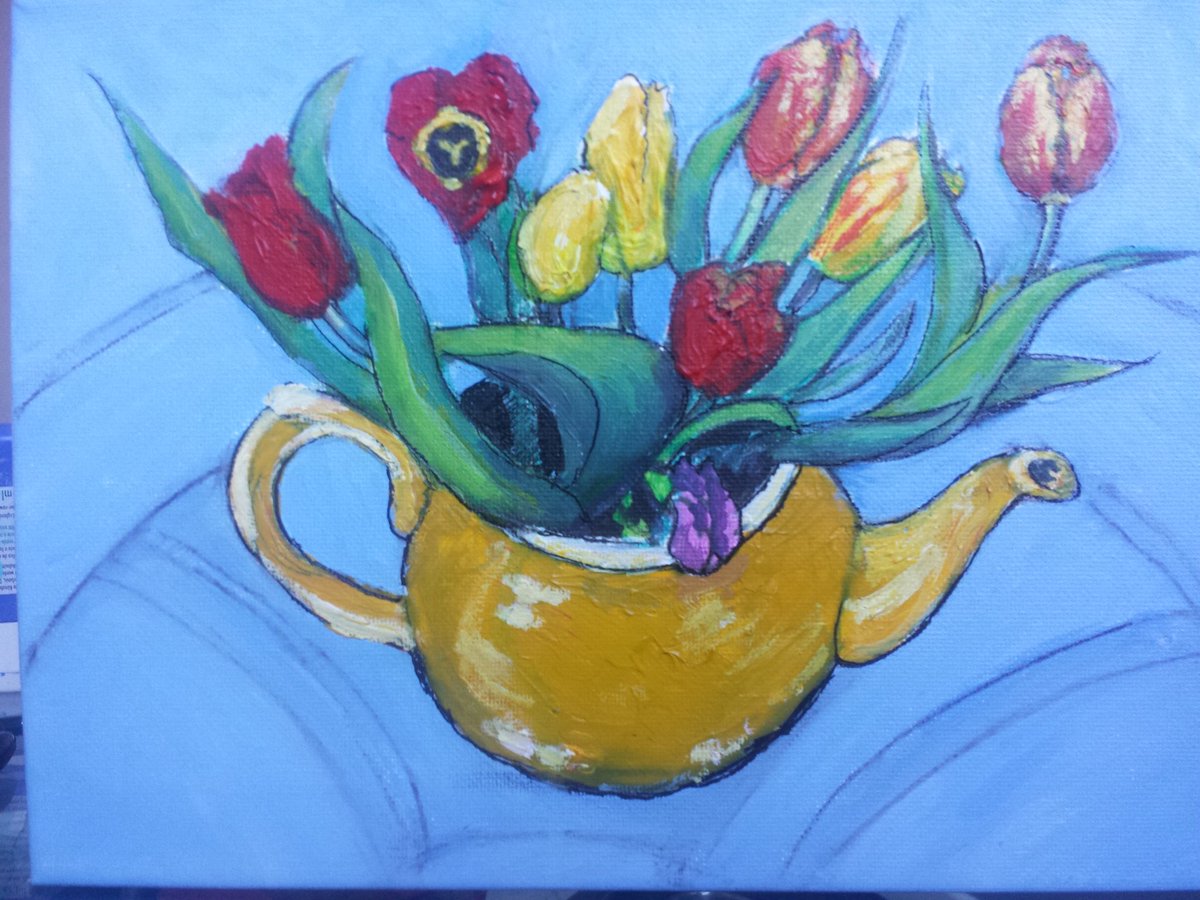 Lyn Rohde’s breath of #spring! #tulips #teapot