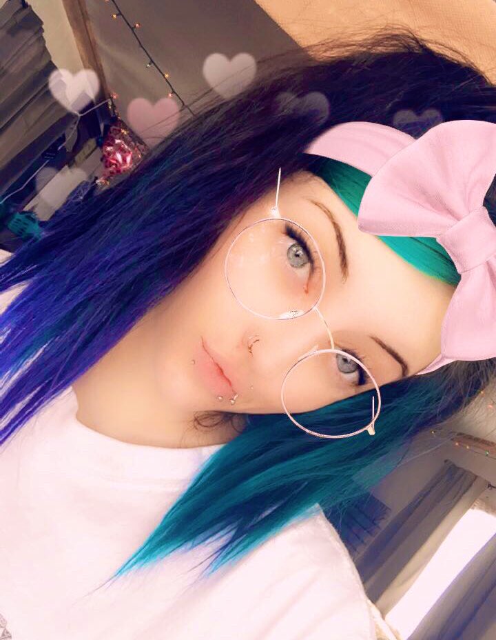 owlctopus's tweet photo. The only picture I have of my new hair because I suck at selfies.
I’m so glad I’ve been feeling my punky self lately 🖤 #FaveFilter https://t.co/CI7DfAZU9g