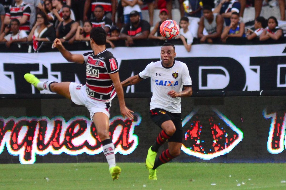 sportrecife's tweet photo. 1T - (0x0): Lances do jogo! Fotos: Anderson Stevens/@sportrecife #STAxSPT #ClássicoDasMultidões #VamosMeuLeão #pst https://t.co/szBxjkcGq7
