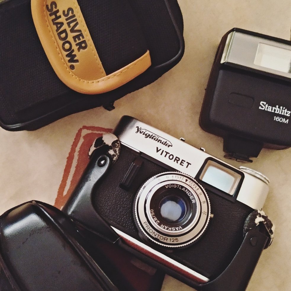 _Lorenacoronado's tweet photo. My First Camera, we lost it somewhere at home long time ago and I found it today!!!!! 😍😍
#vintage
#Photography #oldcamera #Photoshoot #sevilla #Retouch #Life #Work #seville #Exciting #Picoftheday #love #Proyects #Art #Session #happy #vitoret #Photodaily #camera #landscape https://t.co/09l2bMWpgk