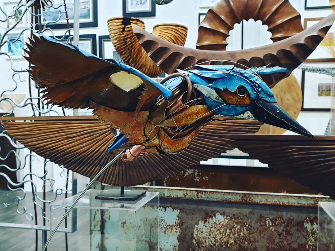 InspiredOxford's tweet photo. Enjoyed visiting @sotagallery yesterday and discovering the intricate sculptures by @EanDawbarn , especially this kingfisher in flight 😍 https://t.co/B1kNKtEx9C