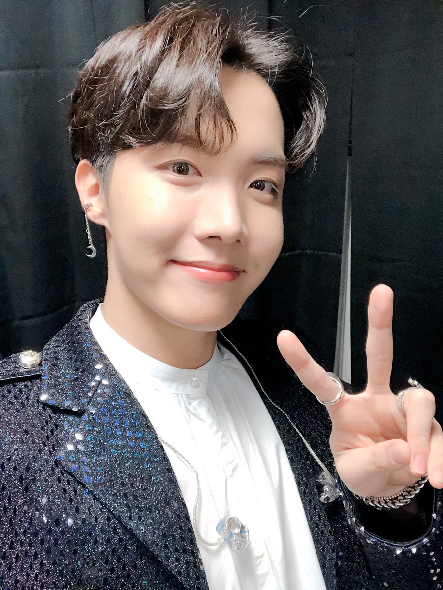 CrisV_95's tweet photo. HAPPY_BDAY_JHOPE😊🎂
#myhope
#philippinearmyhere
@BTS_twt https://t.co/4ideZu68xI