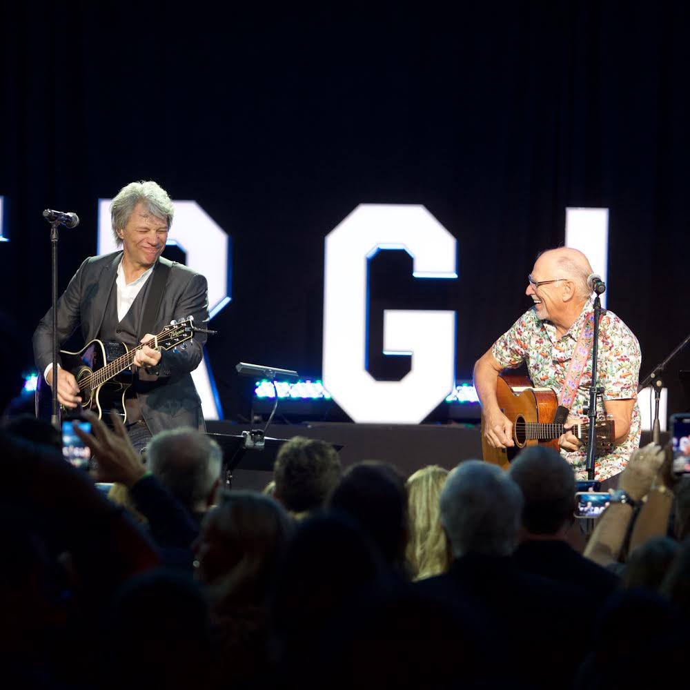 jimmybuffett's tweet image. #sundayfunday For a great cause #foreverglades
#thebreakers #jonbonjovi

photo by @julieskarratt