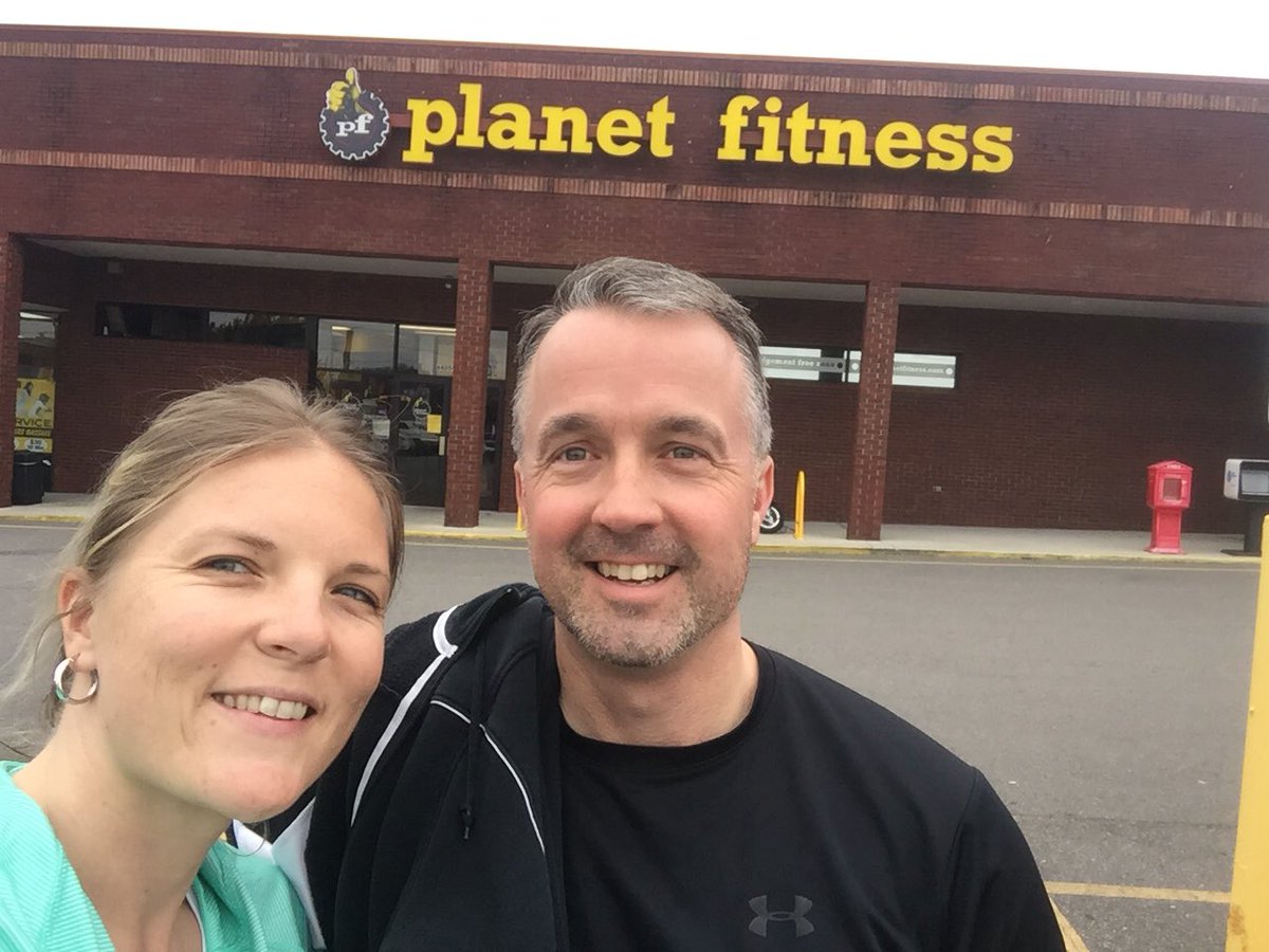 kshelor_3rd's tweet photo. Forgot to post yesterday so it’s a 2 for 1 post. Saturday- hit movement & exercise ring by 9:30am Sunday- drug hubby to the gym too! 🙌🏼 #readyforachange #fabandfitinfeb #nhcswellness @KristaCHolland1 @Staceyleebrown2 @KariBishopteach https://t.co/lywSCJltwG