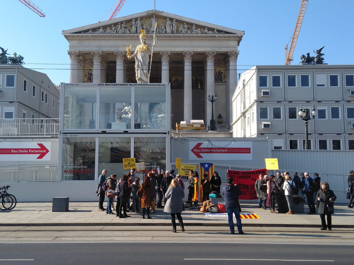 cdr_wien's tweet photo. Heute haben wir in Wien gegen die spanische Repression und für die katalanische Unabhängigkeit protestiert
#FreiheitfürKatalonien
#FreiheitpolitischeGefangenen https://t.co/iH0ph3Wg60