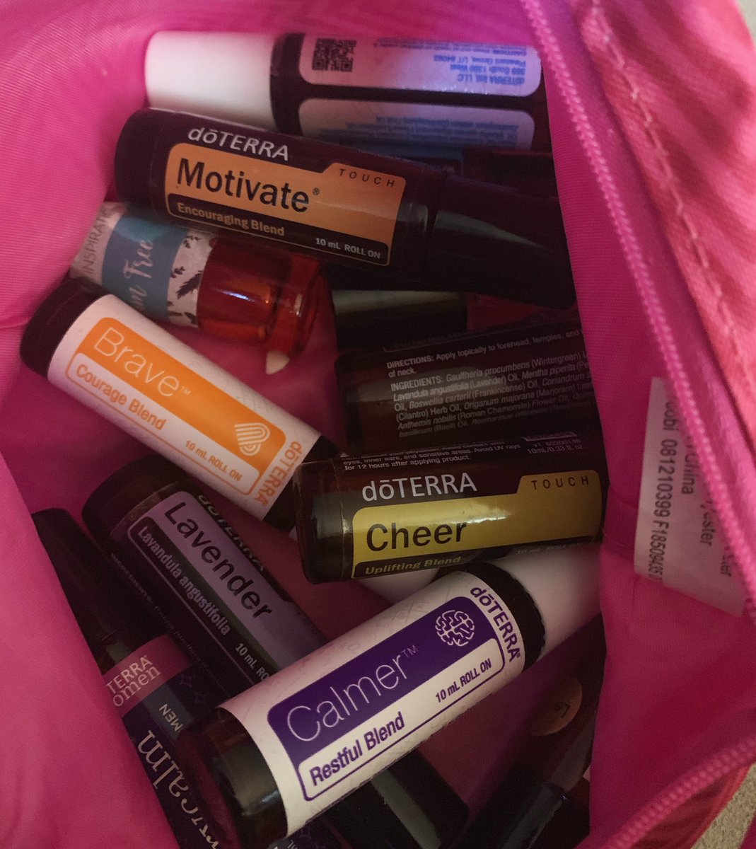 😊My bag of goodies ✨I love these from dōTERRA (emotional support, energy, time of the month, to be inspired, stay cheerful, 😊 & much more) ✨😊#My.Essence.Oils®️ #KiaCakes™️ #dōTERRA #dōTERRAEssentialOils #TherapeuticOils #PureOils #NoChemicalsAdded #EmotionalSupport