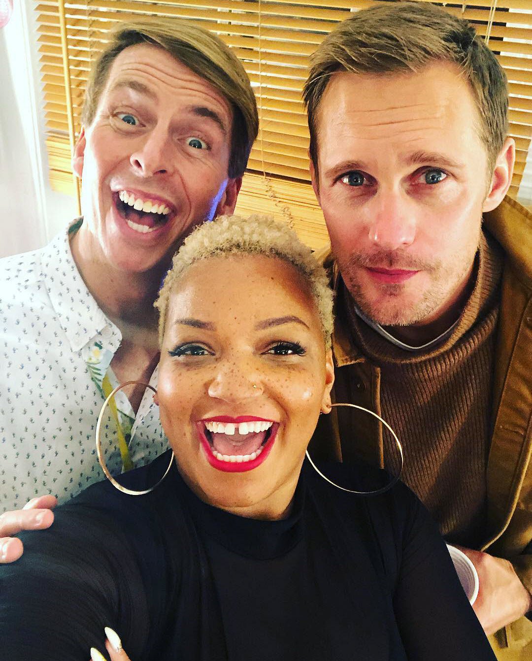 X 上的Alexander Skarsgård Love：「📸| New Photo Of Alexander Skarsgård and Jack  McBrayer in London yesterday - February 16, 2019 (Source: marishawallace)  #AlexanderSkarsgard https://t.co/gbIzovZ8gz」 / X