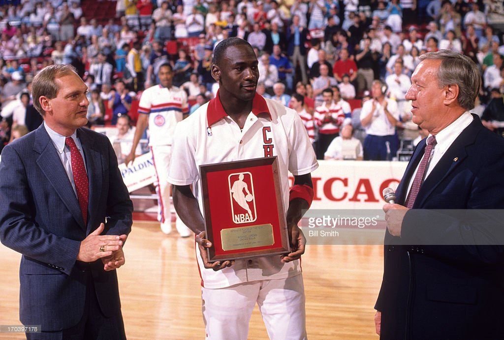 readjack's tweet photo. Top 10 Michael Jordan underappreciated feats

#1

1988: MVP, Defensive Player of the Year, scoring champ, dunk champ

The greatest all-around season in NBA history. MJ achieved four things that are often bagged by four different players. The greatest tribute to his talent. https://t.co/lCcQvlNQfd