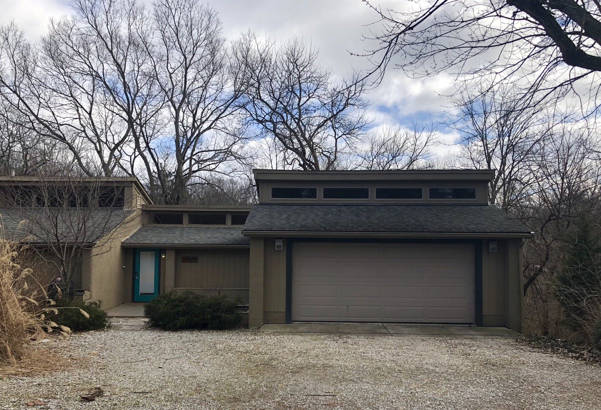 Pierre Zöelly (1923-2003) was a Swiss architect who spent most of his career working in his native Zürich. However, his early career was spent in Columbus, where he taught at Ohio State and designed at least 4 houses. This one in Worthington was built in 1959: