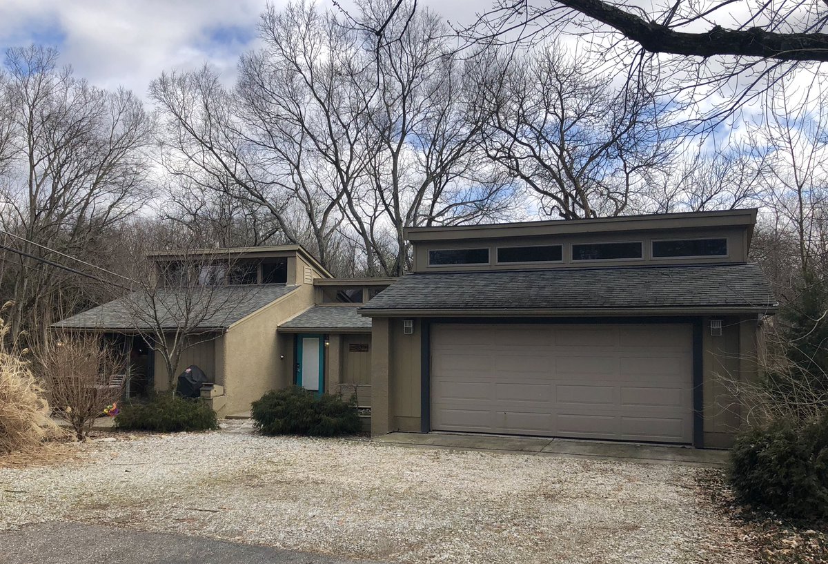 Pierre Zöelly (1923-2003) was a Swiss architect who spent most of his career working in his native Zürich. However, his early career was spent in Columbus, where he taught at Ohio State and designed at least 4 houses. This one in Worthington was built in 1959: