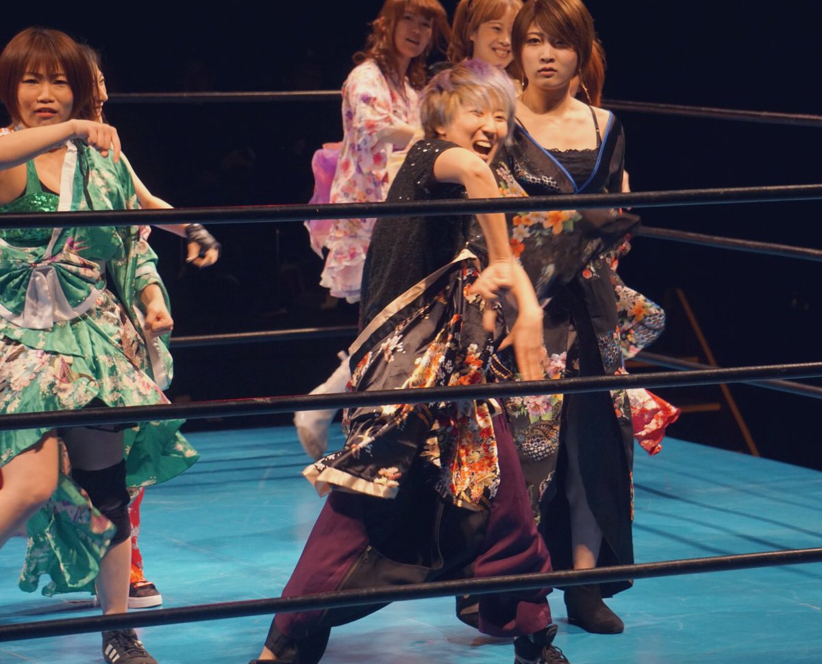 yuika_mamma's tweet photo. 2019.2.17 #ACT36
@新木場1st RING大会
オープニングダンス💃

ノリノリでセンターを陣取る
翔っち(〜￣▽￣)〜

は？→何なん!?→ﾔﾚﾔﾚ→ｼｮﾎﾞ-ﾝの
サオリン💙

みずみず、みゆ姐、多恵さんの
表情も😂👍
#アクトレスガールズ https://t.co/Ppt9Gmk9fC