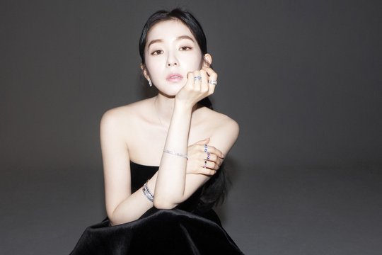 baeirenepics's tweet photo. Irene has become the new model and brand ambassador of jewelry brand DAMIANI 👑 https://t.co/Va0I9xoR4J