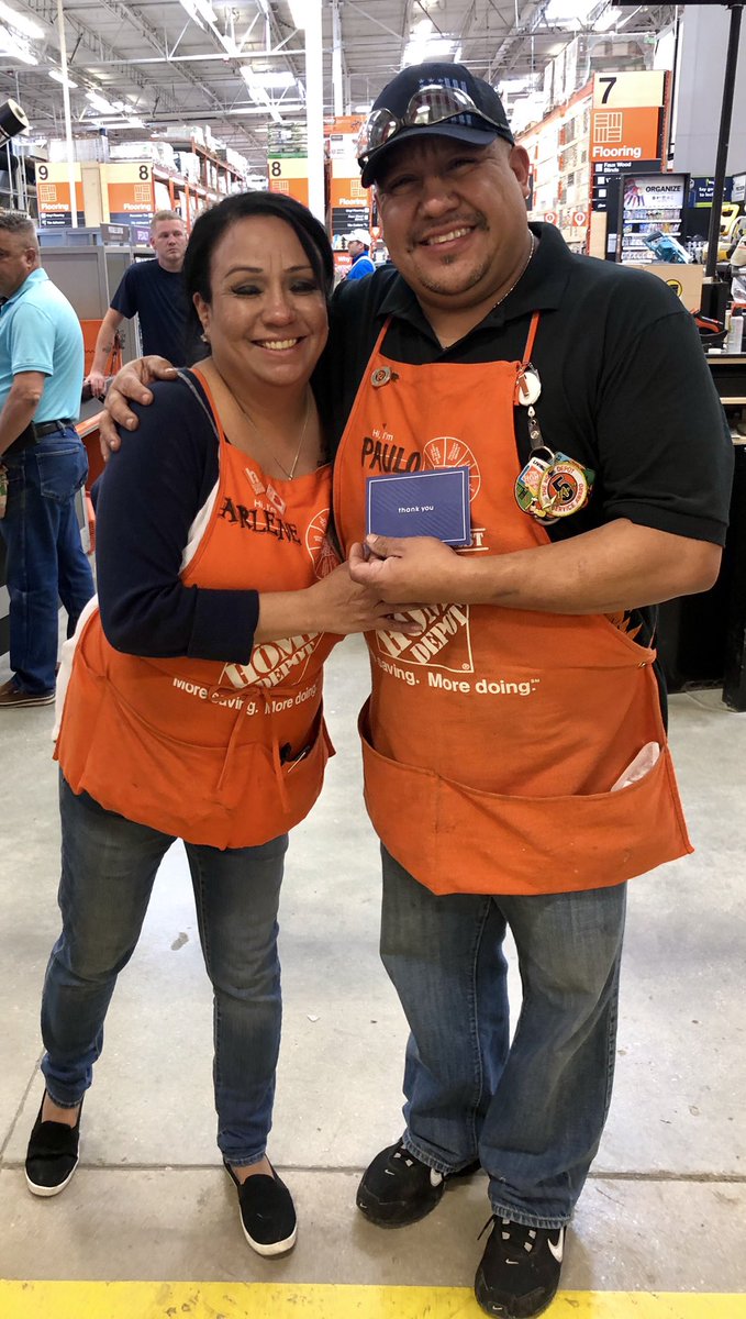 GabrielaG8989's tweet photo. Handing out Thank you cards for #RandomActsOfKindnessDay 🧡#BuildingStrongRelationships #THD0580
#VOAConnectivity https://t.co/CWbZN3RN9L