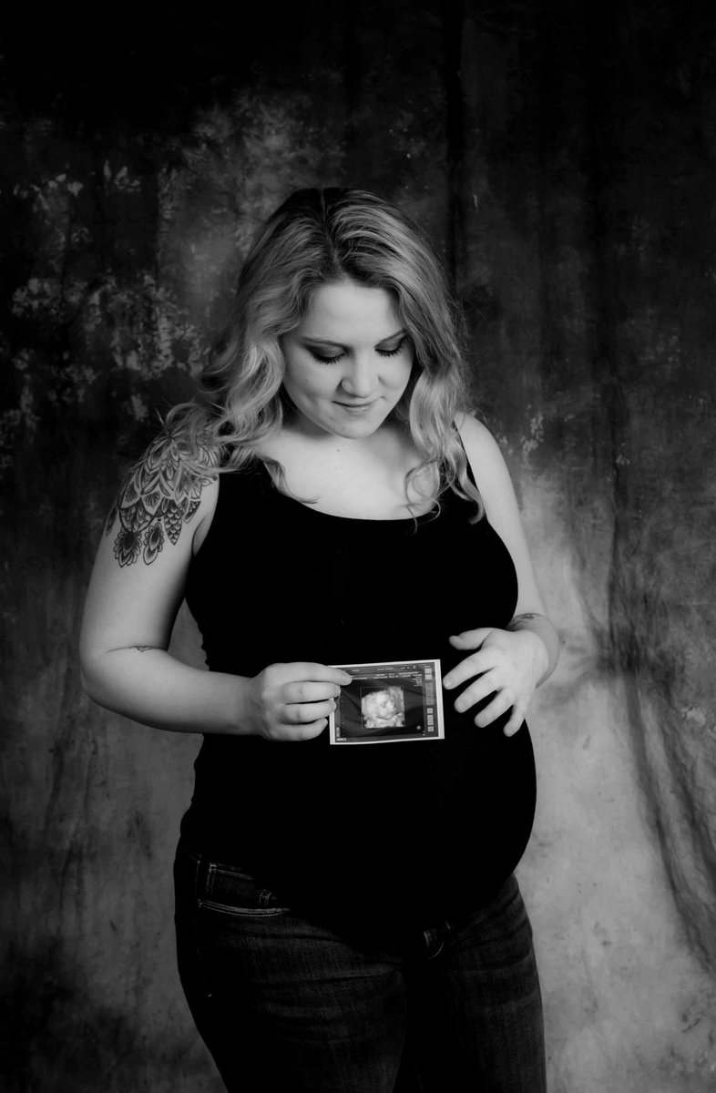 EwartLexi's tweet photo. Look how beautiful my bestie is 😍 Daine sure is making her glow! Can’t wait to meet you little man ❤️ https://t.co/K5UMapPC6y