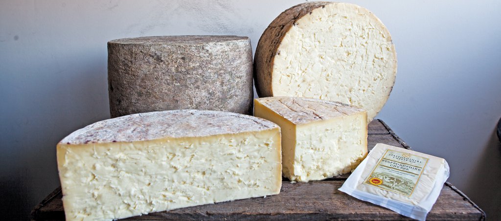 ScarsdaleFarm's tweet photo. Staffordshire cheese is produced following the Cistercian monks' recipe. It is a crumbly semi hard cheese with a citrus taste. 
#Februdairy #28cheeses #teamdairy #cheesechallenge #CheeseADayChallenge #staffordshire #backbritishfarming #cheese https://t.co/lYtPDHEFg2