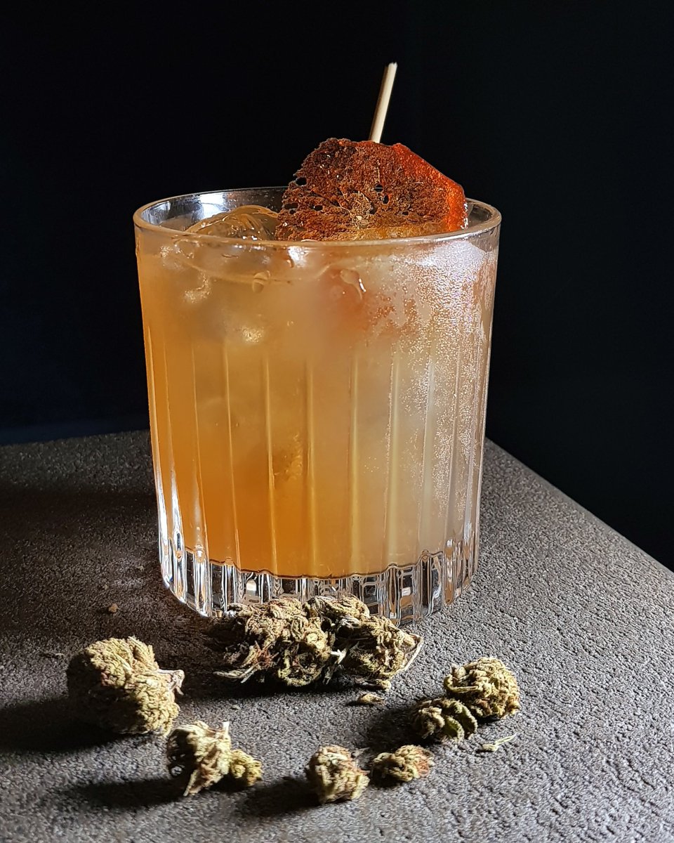 NicoleCavazzuti's tweet photo. Parliamo di #cannabiscocktail #marijuanalight #mixability #drink #cocktailbar su @leggoit https://t.co/dyREIlHaTB https://t.co/D64yhfCbRp