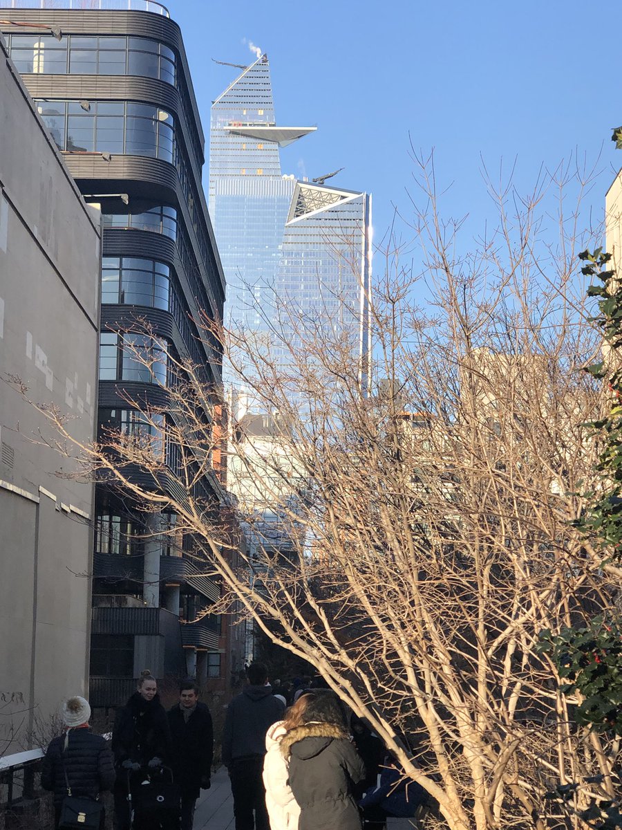 gordanoschooltr's tweet photo. Sightseeing this afternoon #friendsbuilding #sexandthecitysteps #chelseamarket #highline #nyc2019 https://t.co/tTrQnwBqbR